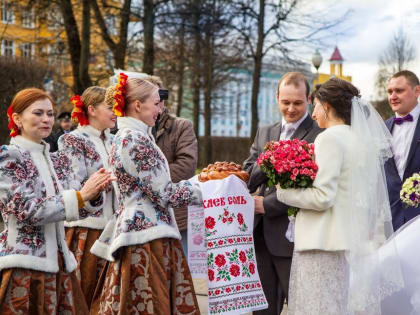 Самый удачный день для свадьбы: что такое Красная горка и как её отмечали наши предки?