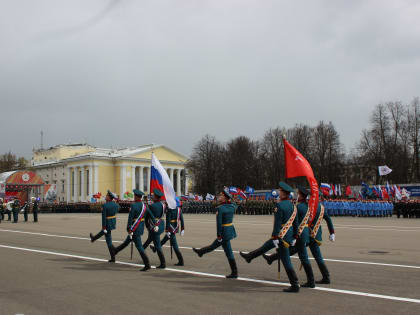 В Кирове прошло торжественное шествие в честь Дня Победы