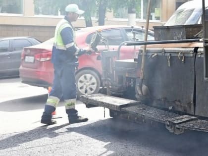 В Кирове продолжается ремонт улицы Комсомольской