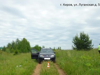 Мужчина и женщина попали под колеса авто