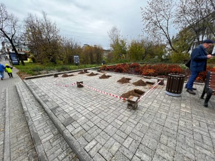 Спустя два года, на остановке "Трифонов монастырь" всё-таки устанавливают павильон