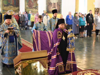 Епископ Яранский и Лузский Паисий совершил Божественную литургию в Троицком соборе г. Яранска