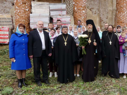 ЧЕРЕЗ 90 ЛЕТ ПОСЛЕ ЗАКРЫТИЯ В УХТЫМСКОЙ ЦЕРКВИ ПРОШЛА ЛИТУРГИЯ (из архива сайта)