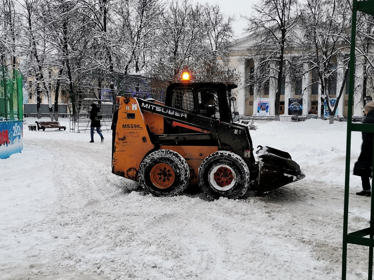 Вывоз снега киров