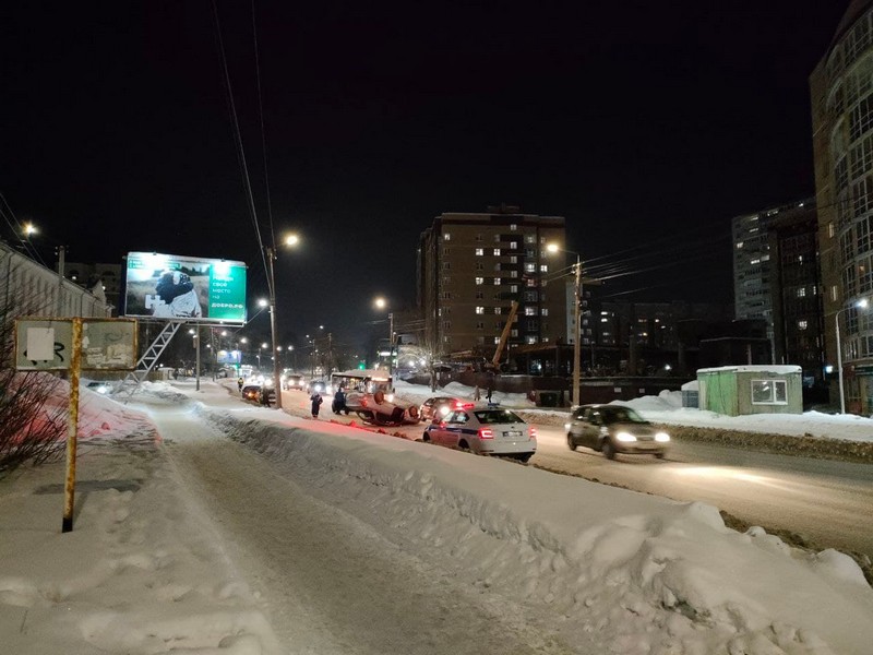 Вечер 28.11 2023. Улица Вершинина Киров. Улица Ленина Киров современная. Улица Лесная Киров. ДТП на улице Кирова Омск.