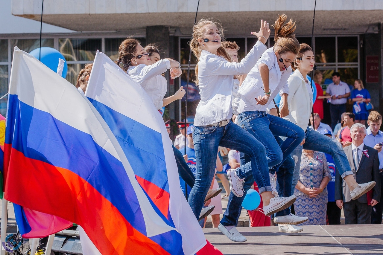 Государственные праздники фото