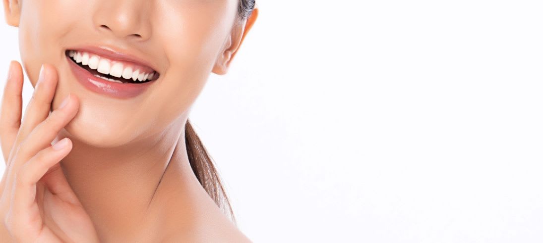 Baking Soda vs. Vinegar: What Actually Cleans Flexible Dentures Safely?