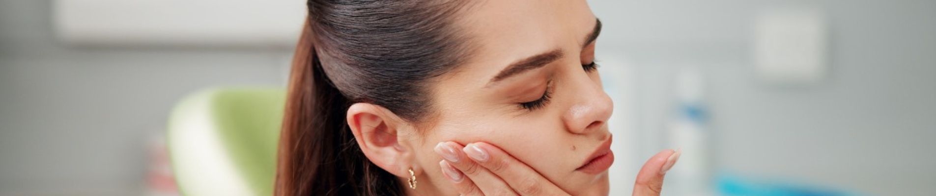 Cracked Tooth Syndrome Treatment: A Guide to Relief & Care - Emergency Dentistry article