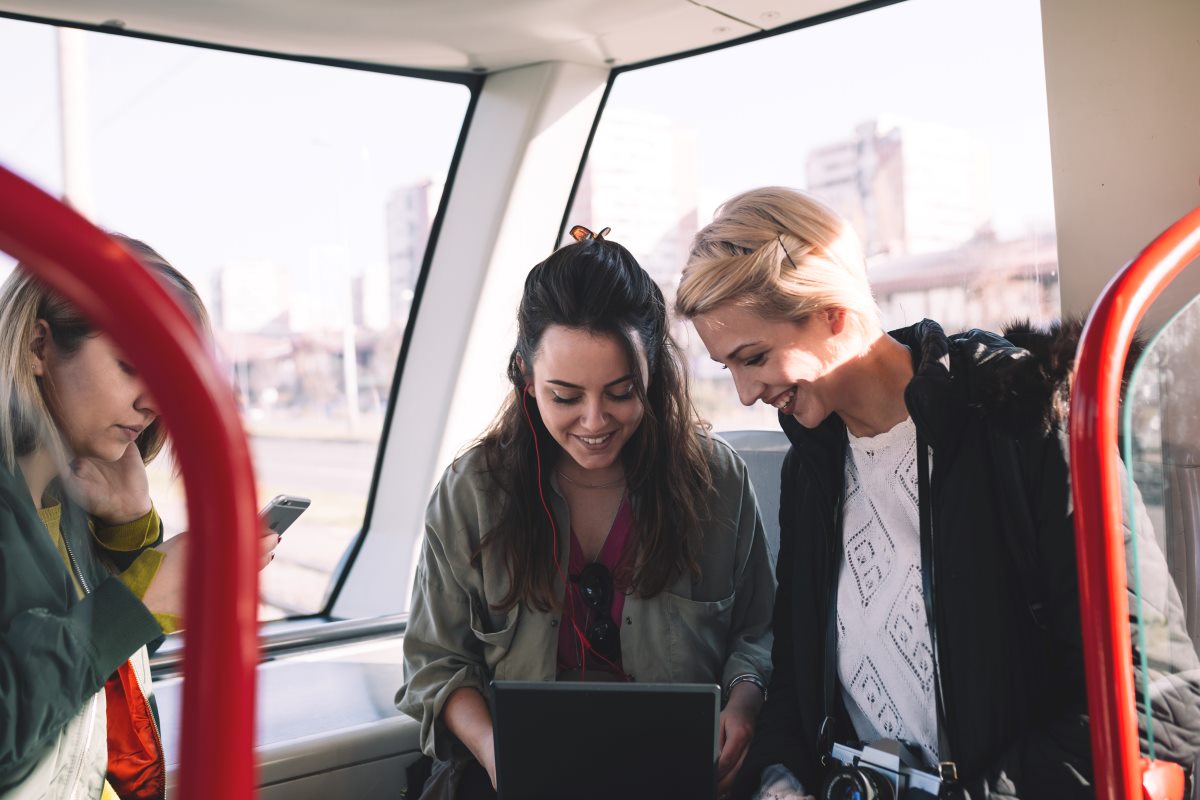 Aligner Hygiene for Commuters: How to Clean Trays on a Train or Bus