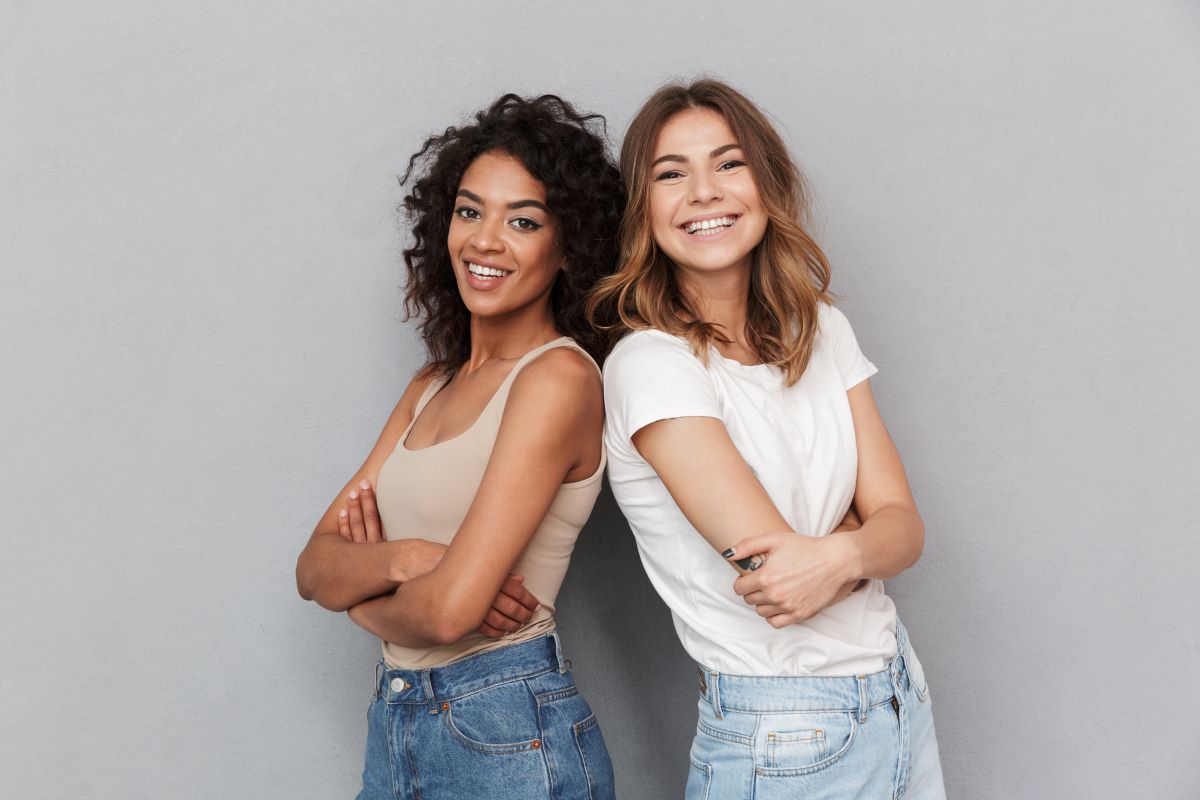 How does micro-texture affect the appearance of dental bonding?