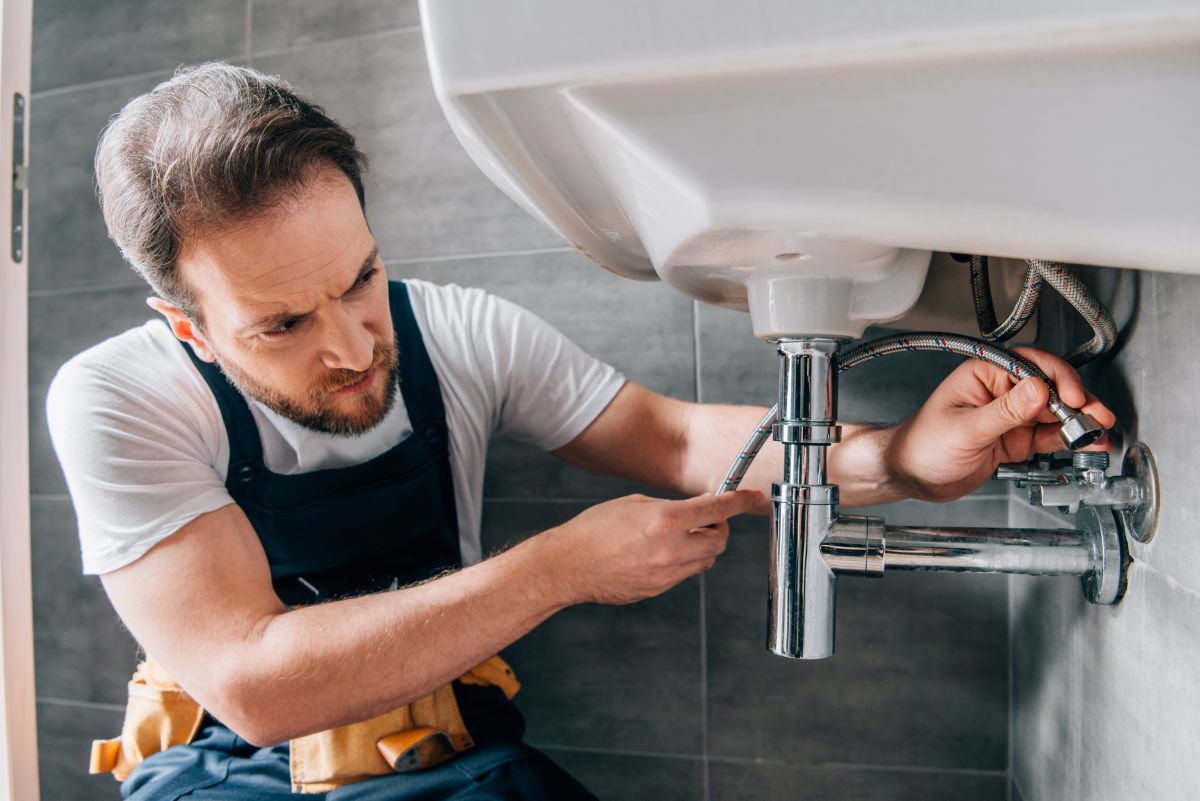 Signs of an Airlock in Water Pipes: Symptoms, Causes and What to Do Next