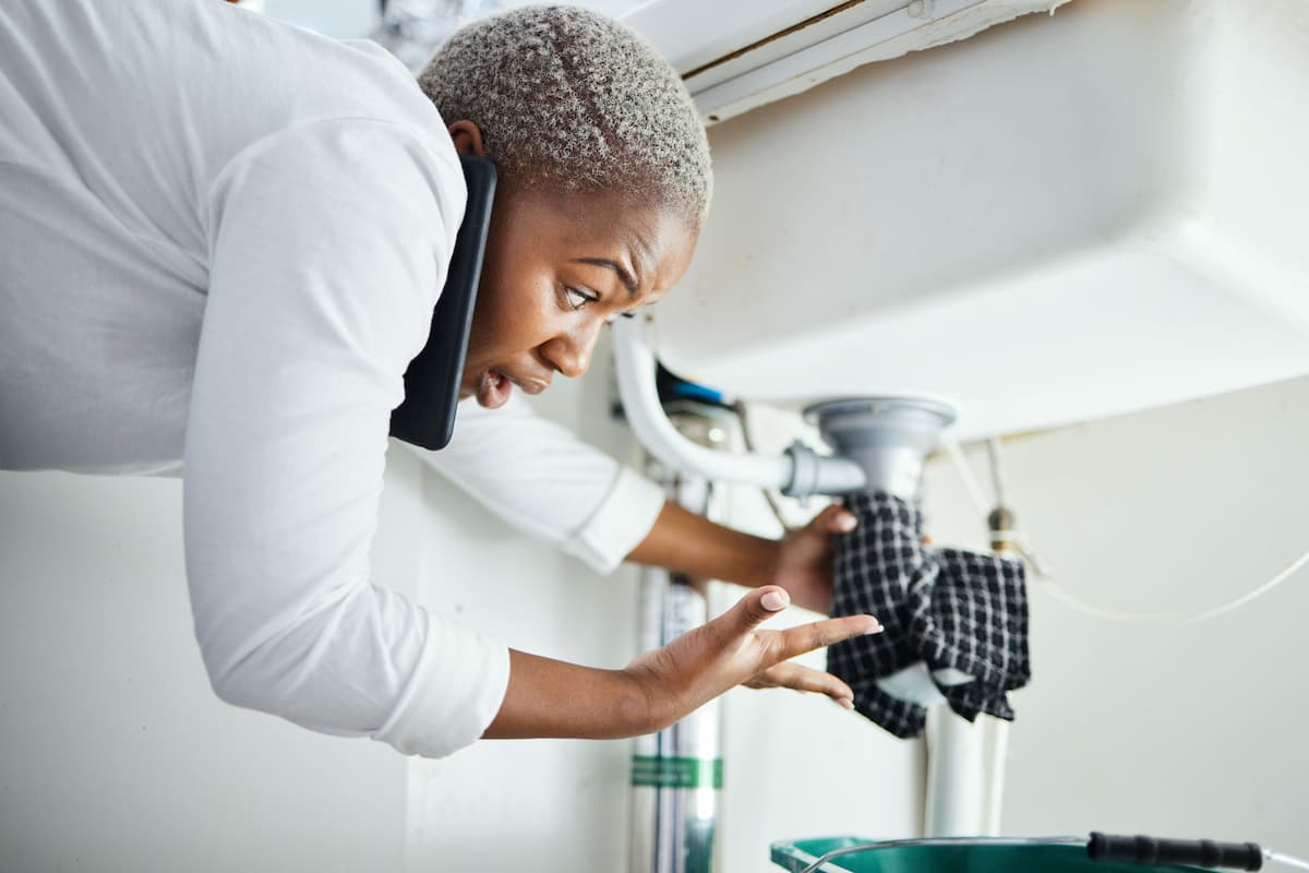 Difference Between a Leak and an Airlock: How to Tell What’s Causing Your Plumbing Problem