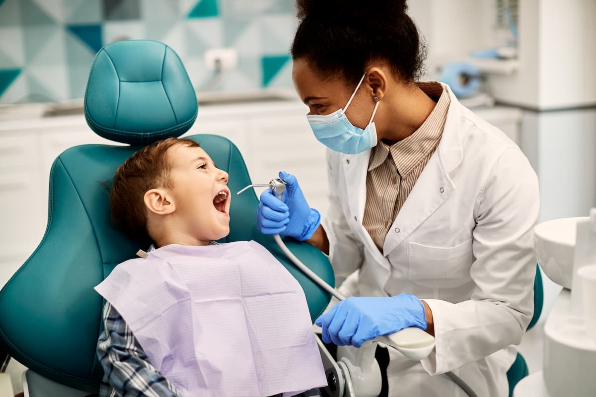 Non-Carious Cervical Lesions (Abfraction): Managing Tooth Sensitivity at the Gum Margin