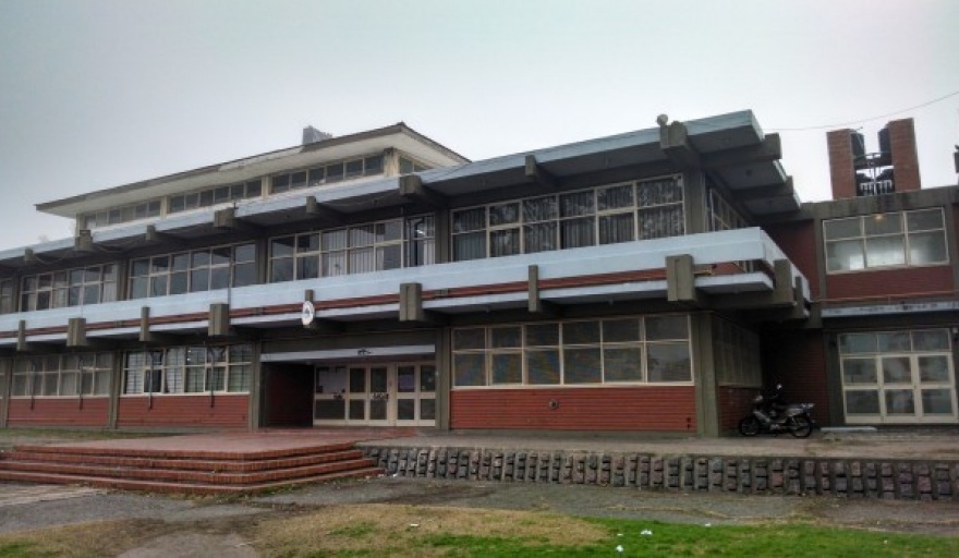 Edificio del Colegio Nacional EES Nº 6 Olavarría