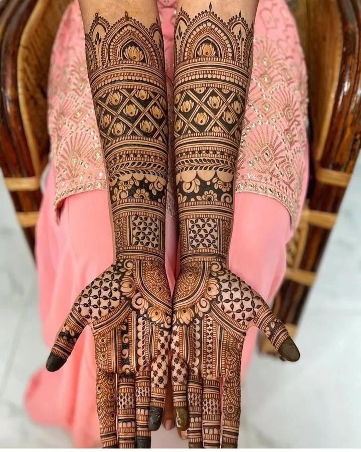Exquisite bridal mehndi design