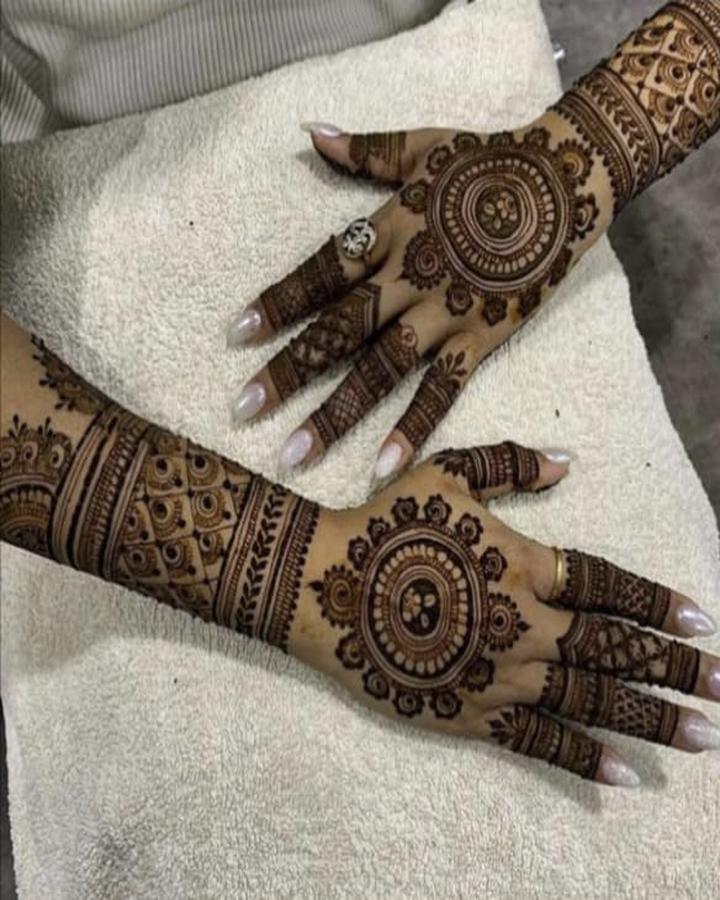 Stunning mehndi design