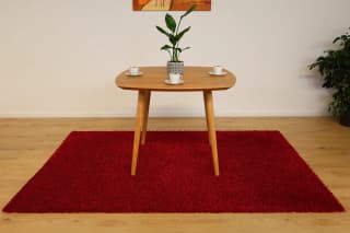 Quadratischer Massivholztisch aus Eiche 100 × 100 cm – Zeitloses Design mit Schweizer Kante