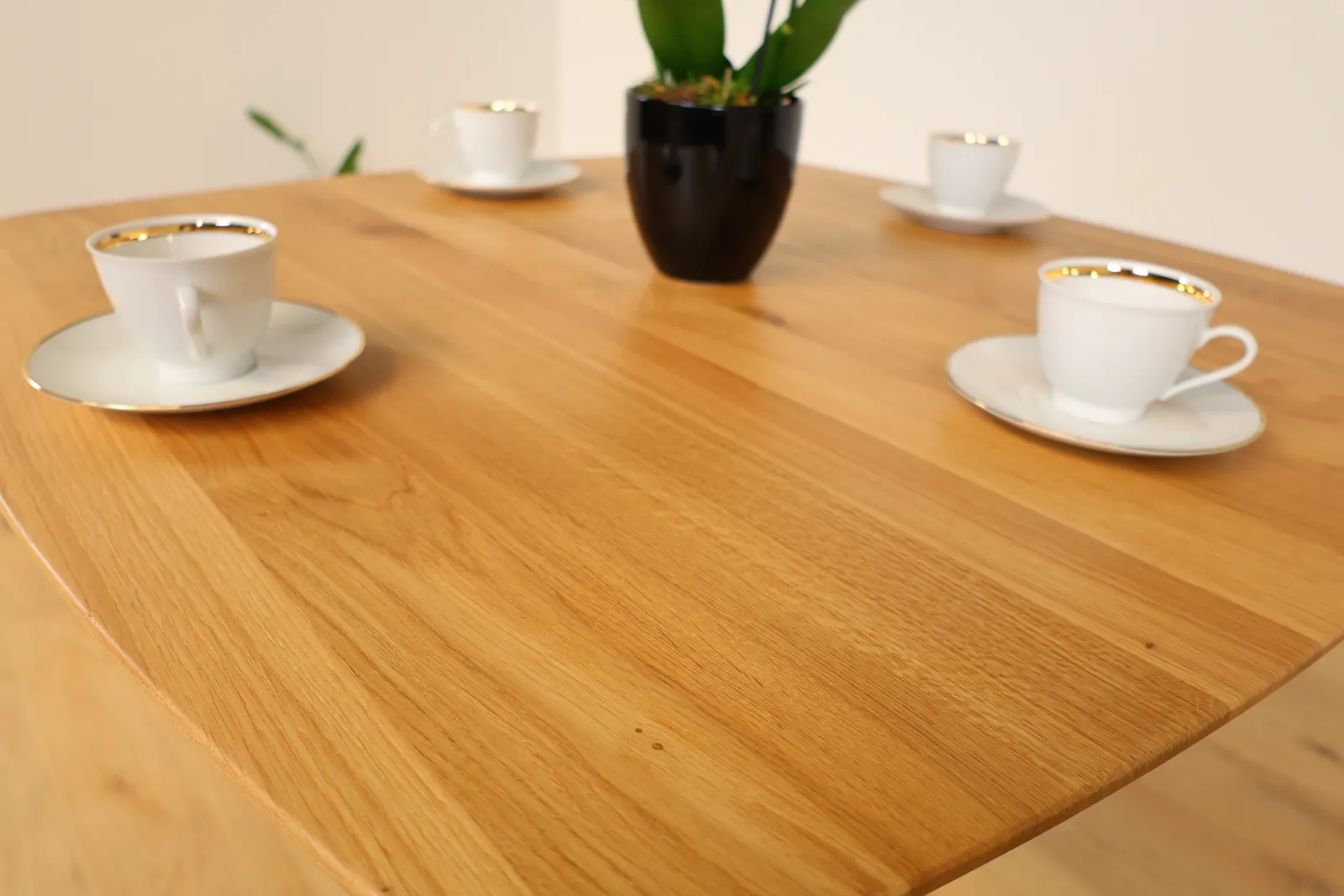 The Cafe Kreuzfuß-Bistrotisch aus Eiche – Produktansicht 8