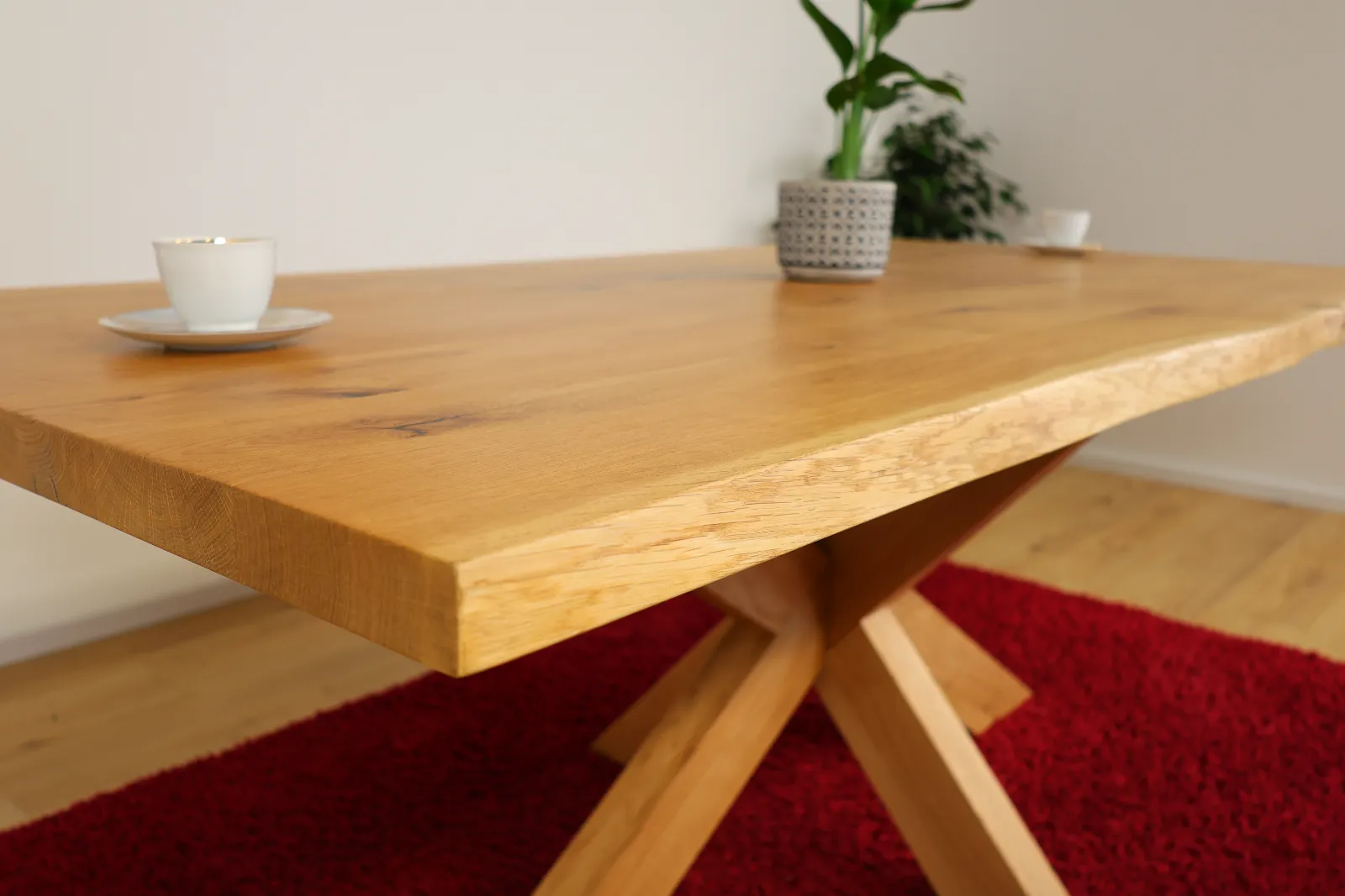 Massiver Eiche Esstisch 200x100 cm mit Baumkante – Premium Holztisch aus Eichenholz – Produktansicht 6