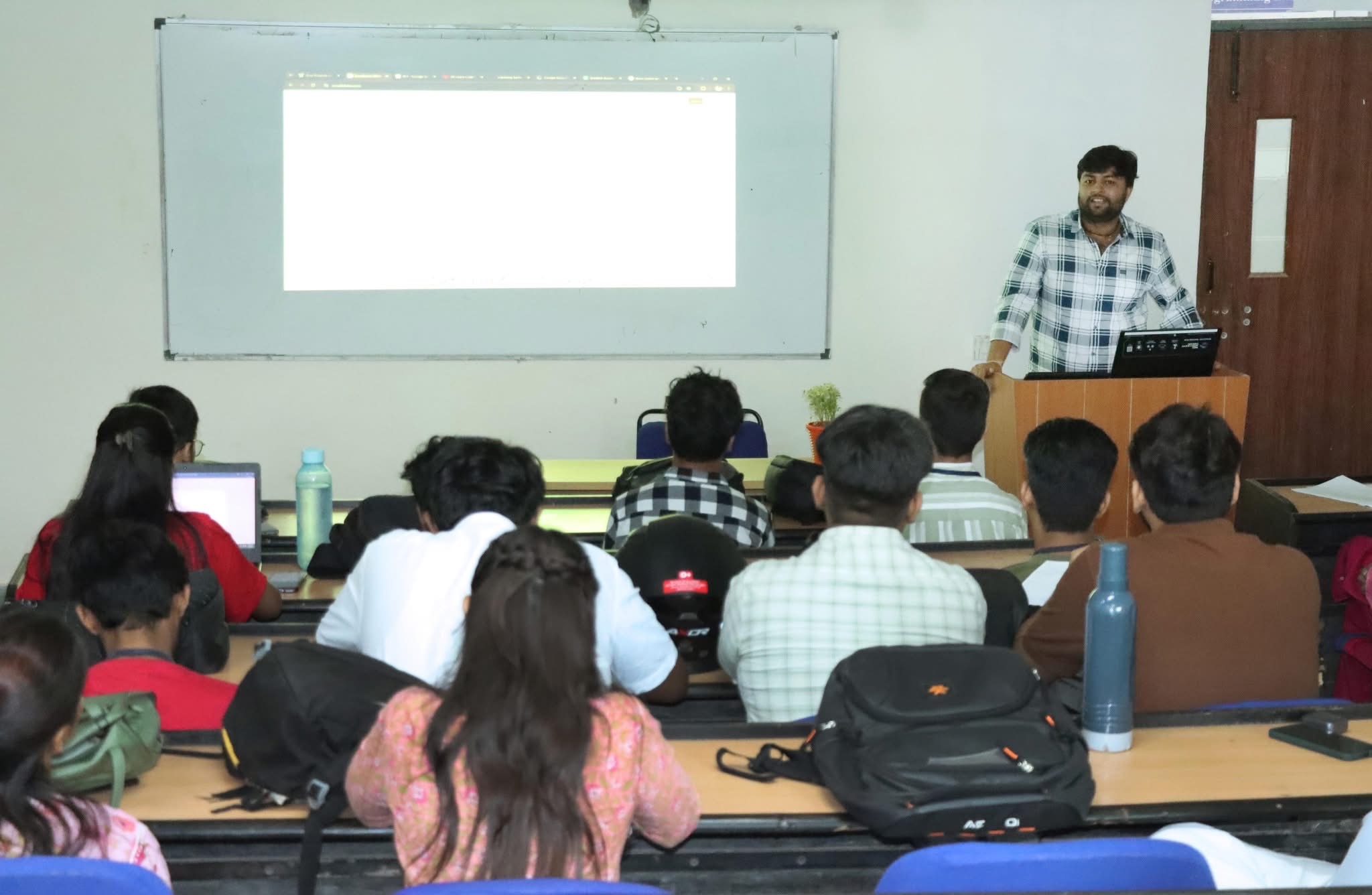 Teacher mentoring student