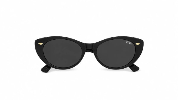 لينا نظارة شمسية اي كات من Yuva LINA women's sunglasses with an oval design in glossy black, made in Italy, UV400 protection lenses.