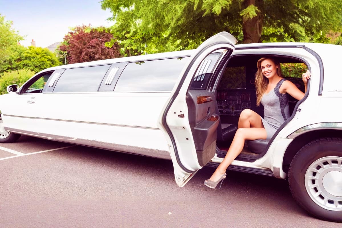 Royal Dubai Signature Experience limo