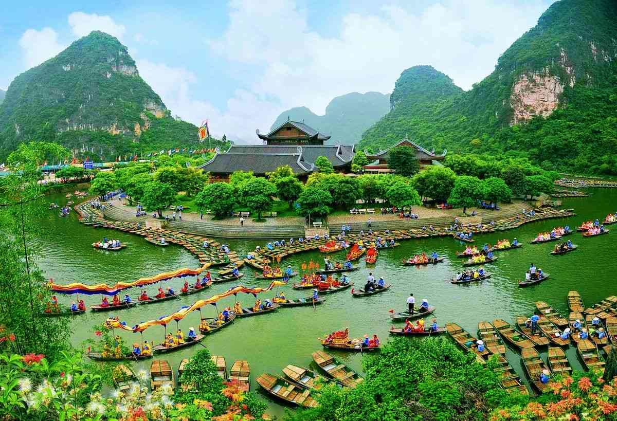 Ninh Binh Excursion (Lunch included) Ninh Binh Excursion (Lunch included)