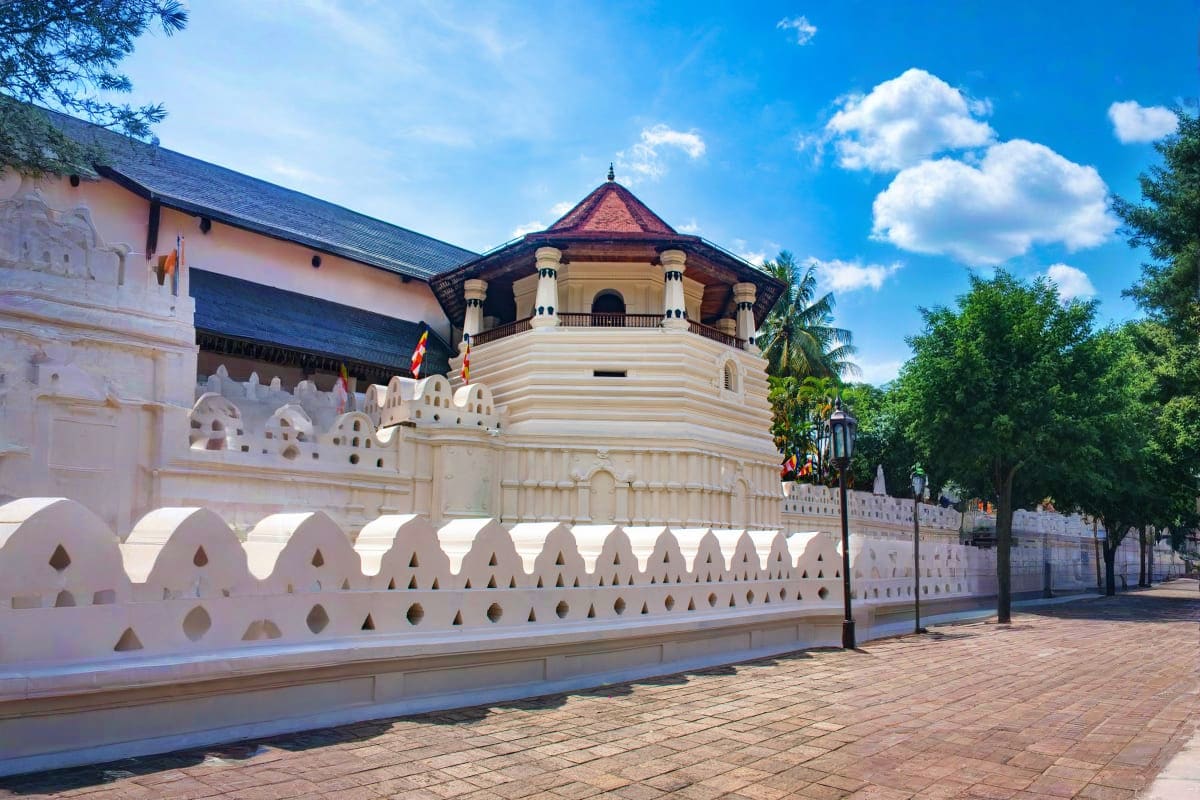 Discover Sri Lanka tooth relic