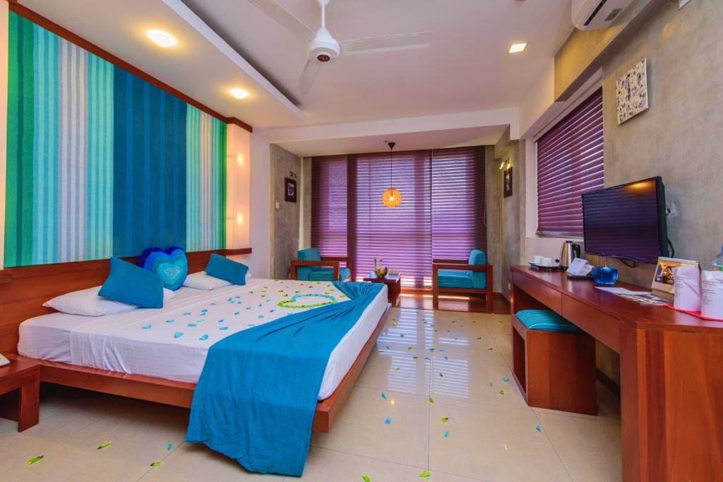 4* Hotel Topaz or Similar