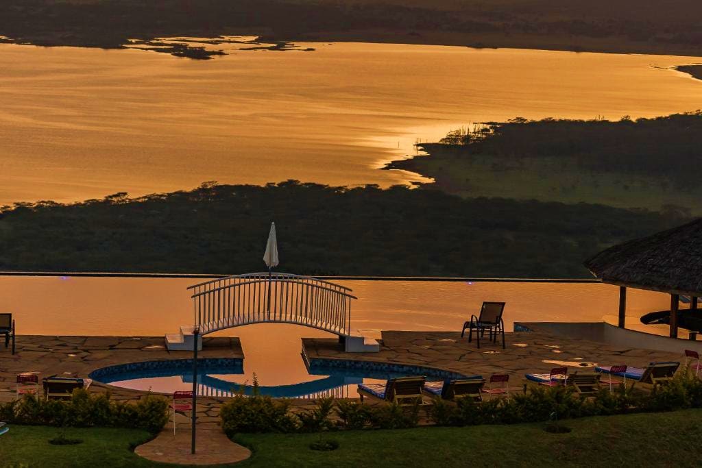 Nairobi - Mara Game Reserve 