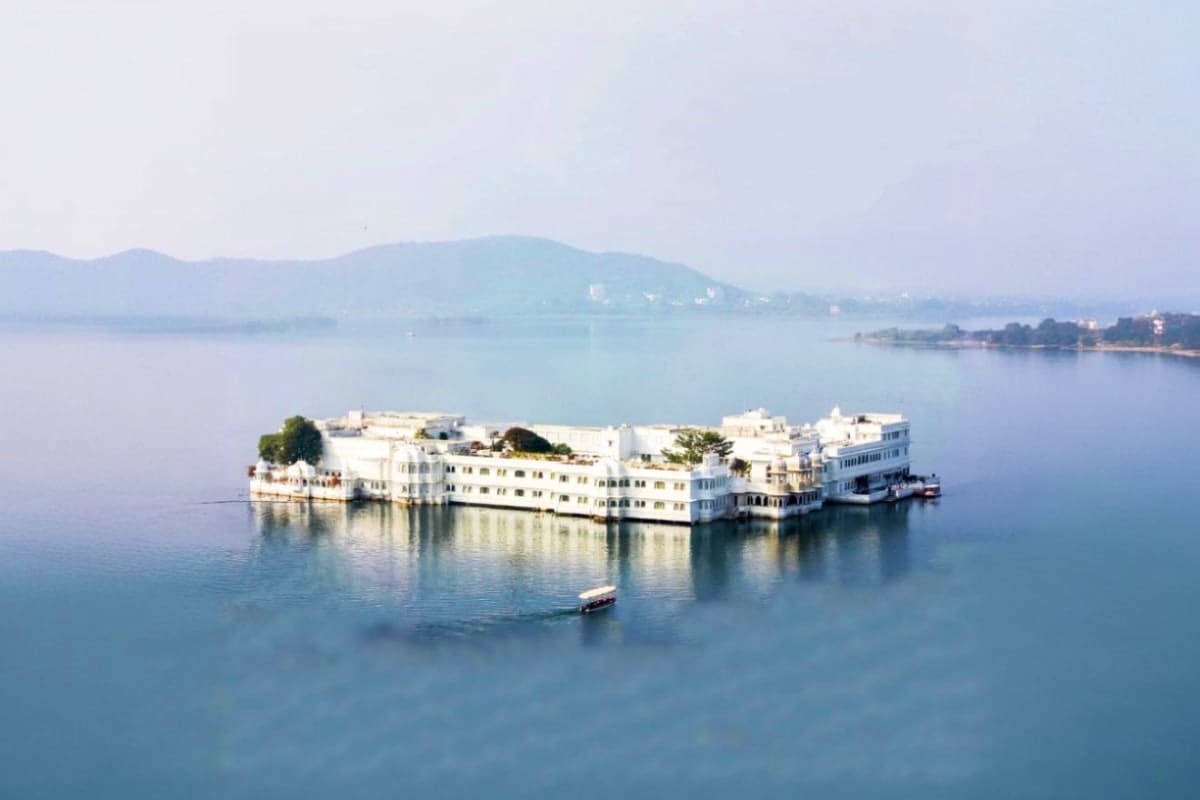 Royal Heritage Escape-Premium 5-Day Udaipur and Jaipur Tour Jag niwas Udaipur