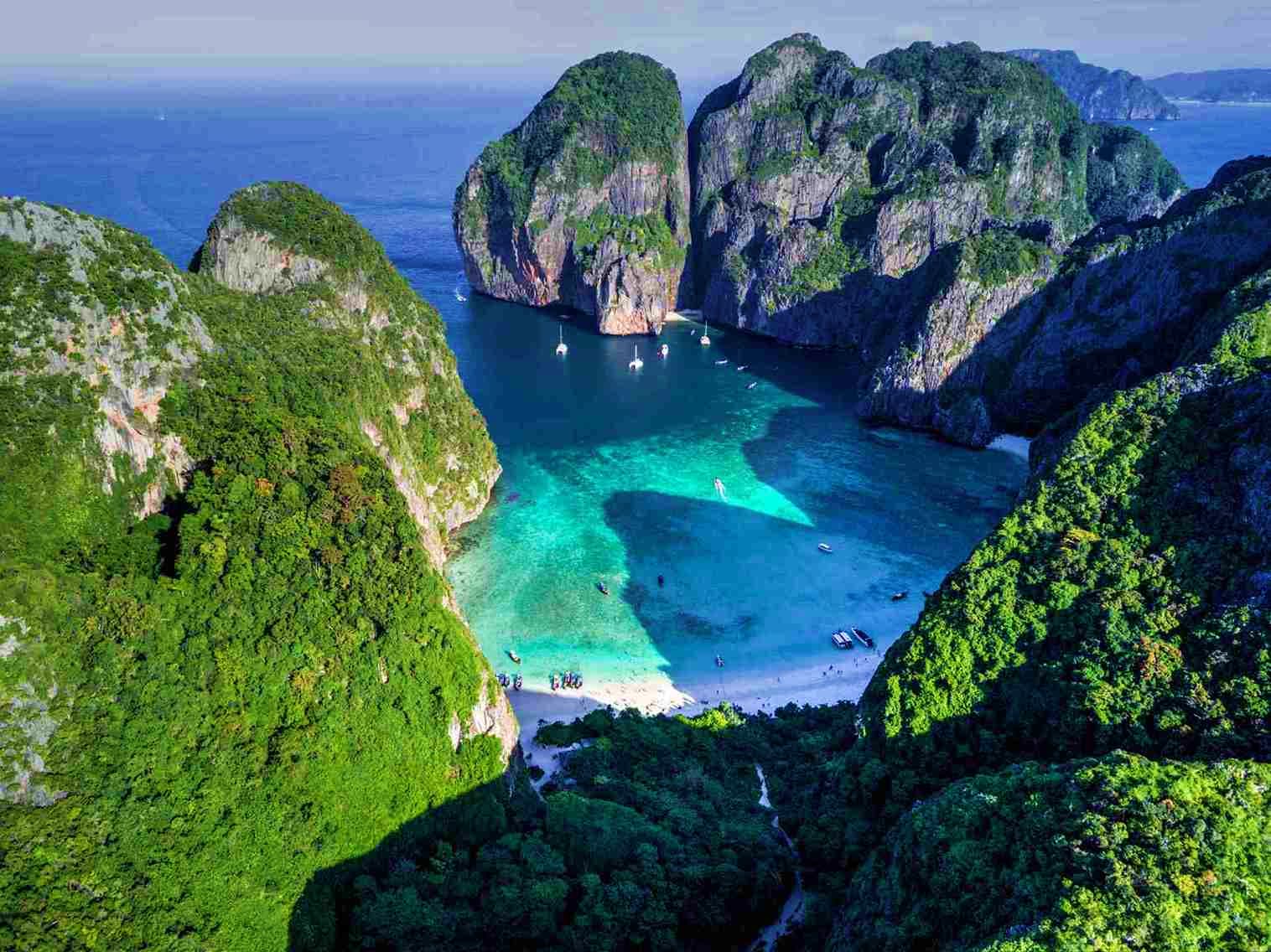 Phi Phi Island Tour by Speedboat with Lunch