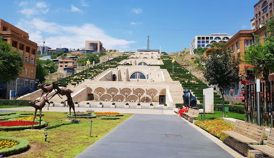 Yerevan City Tour with Vernissage Visit