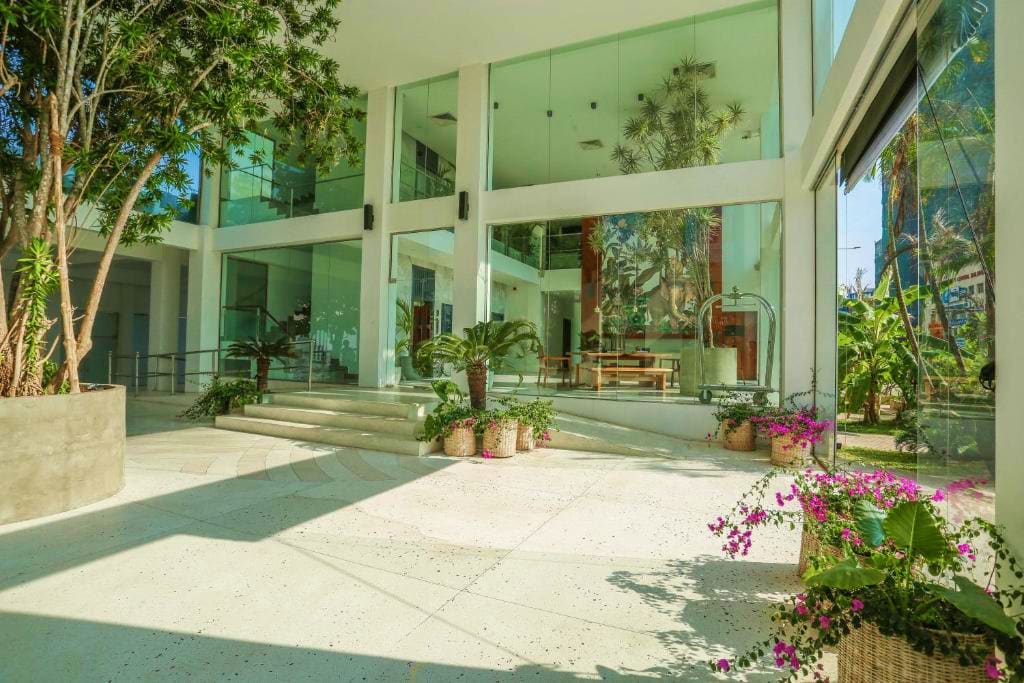 4* Morven Hotel Colombo or Similar