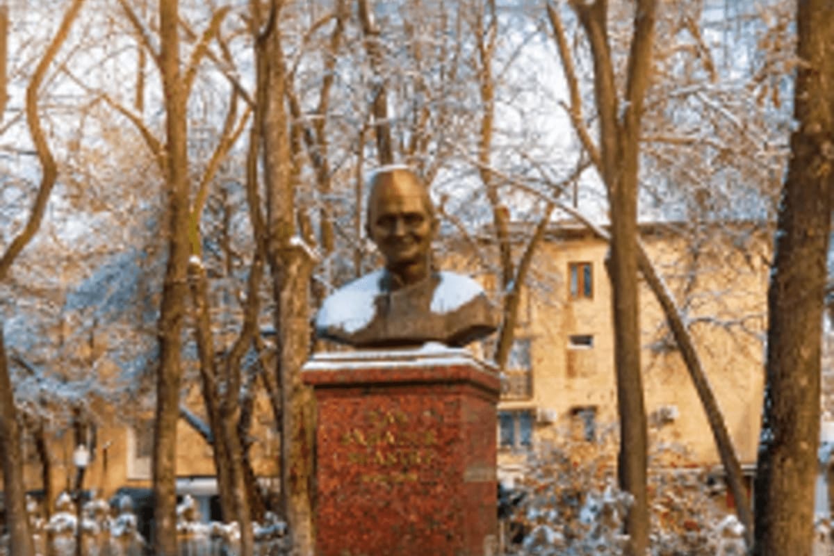 Lal Bahadur Shastri Monument Uzbekistan winter