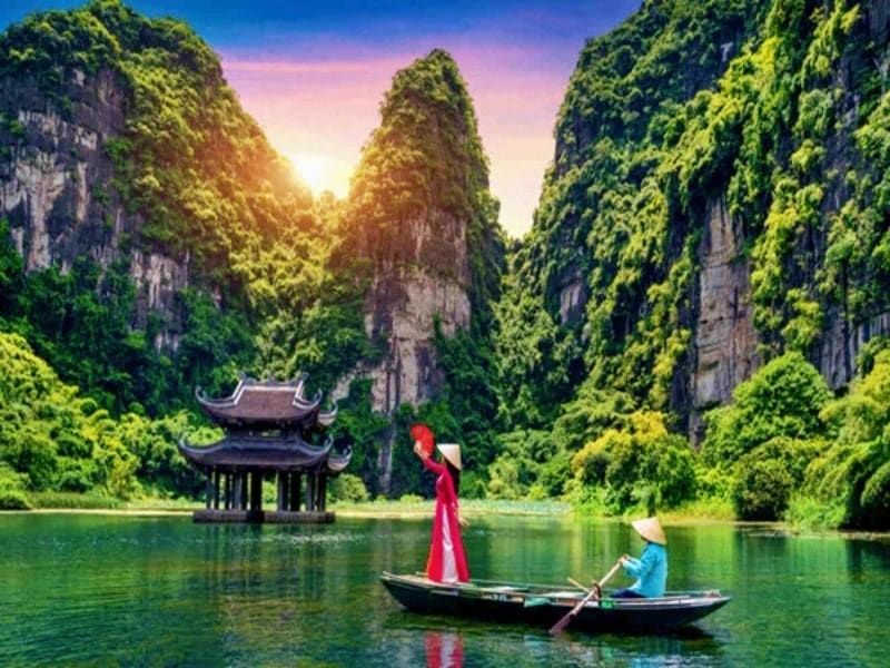Ninh Binh Day Trip (Hoa Lu & Tam Coc)