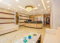 Hotel Rahul Palace By Golden Tree / Similar