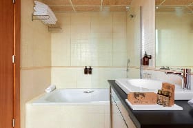 4* ACTA SANT JUST OR SIMILAR, BARCELONA (1N)