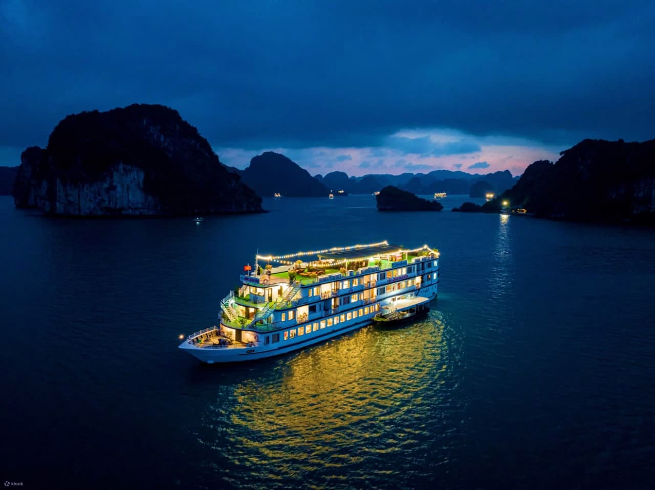 Halong Bay Overnight Cruise Halong Bay Overnight Cruise