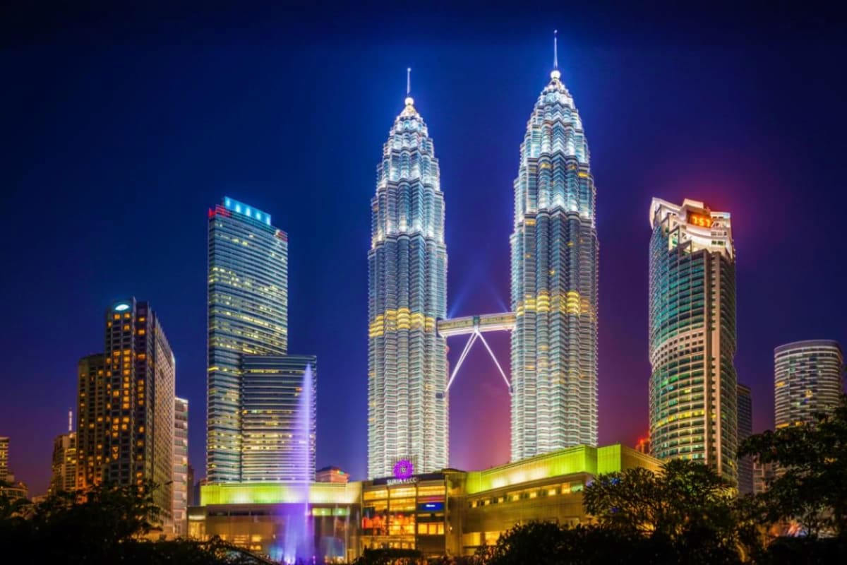Kuala Lumpur Evening Tour with Symphony Water Fountain Show & KL Tower Entry