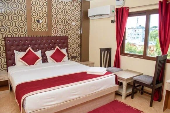 HOTEL RAIN BIRD OR SIMILAR