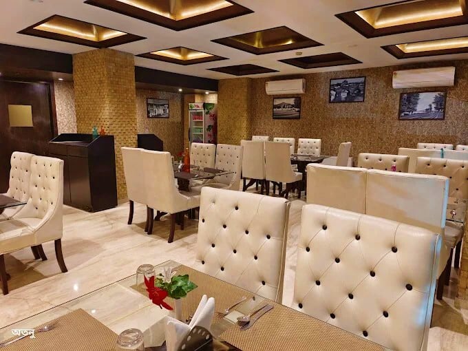 Hotel Palm Spring / Central Park or similar