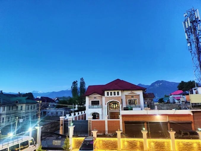 Hotel Palm Spring / Central Park or similar