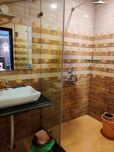 HOTEL RAIN BIRD OR SIMILAR