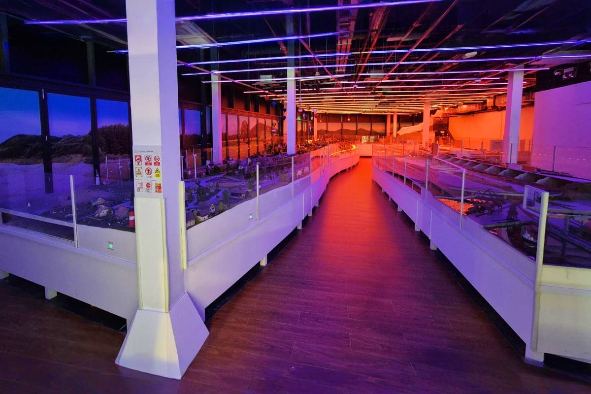 small_worlds_01_dubai