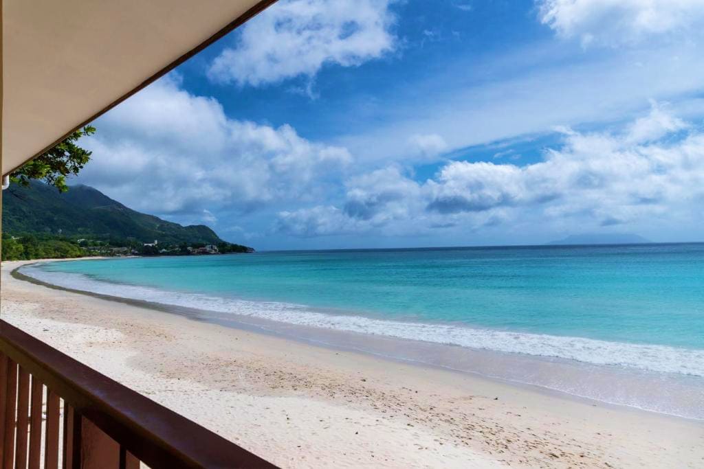 4* Coral Strand mahe Or Similar