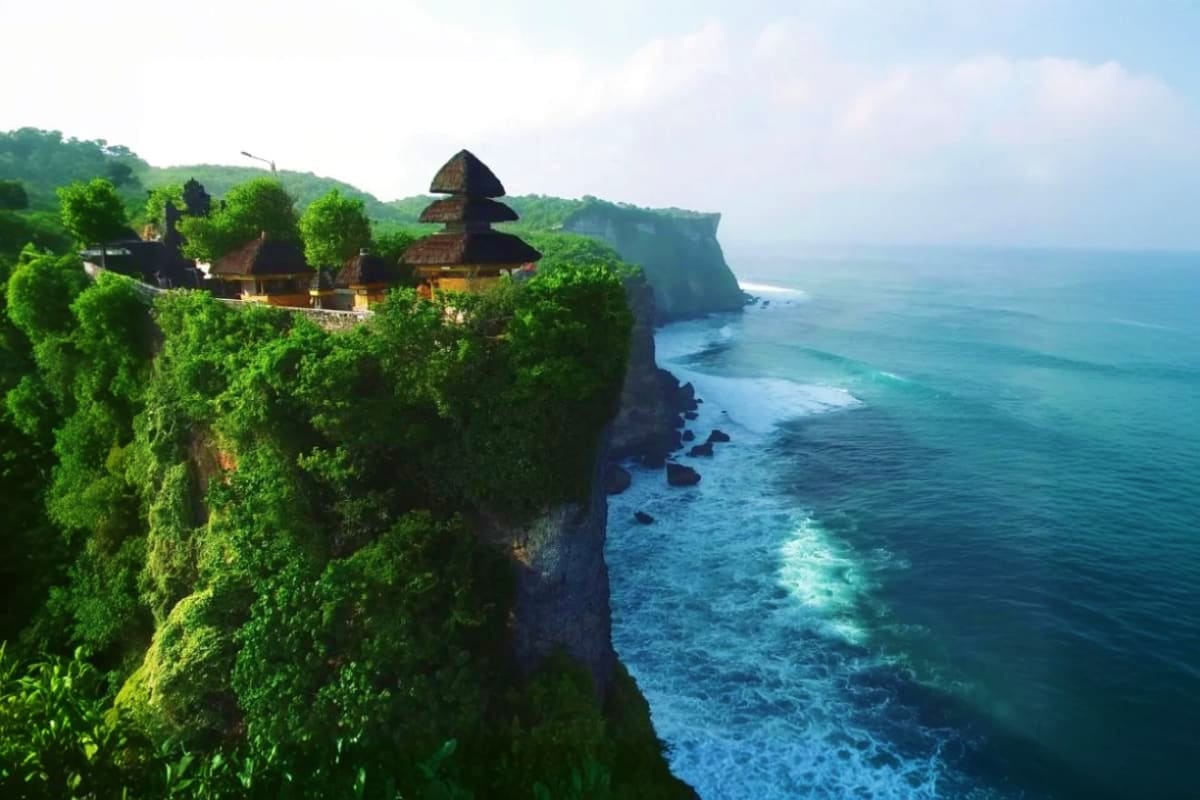 Family Paradise In Bali Uluwatu Temple