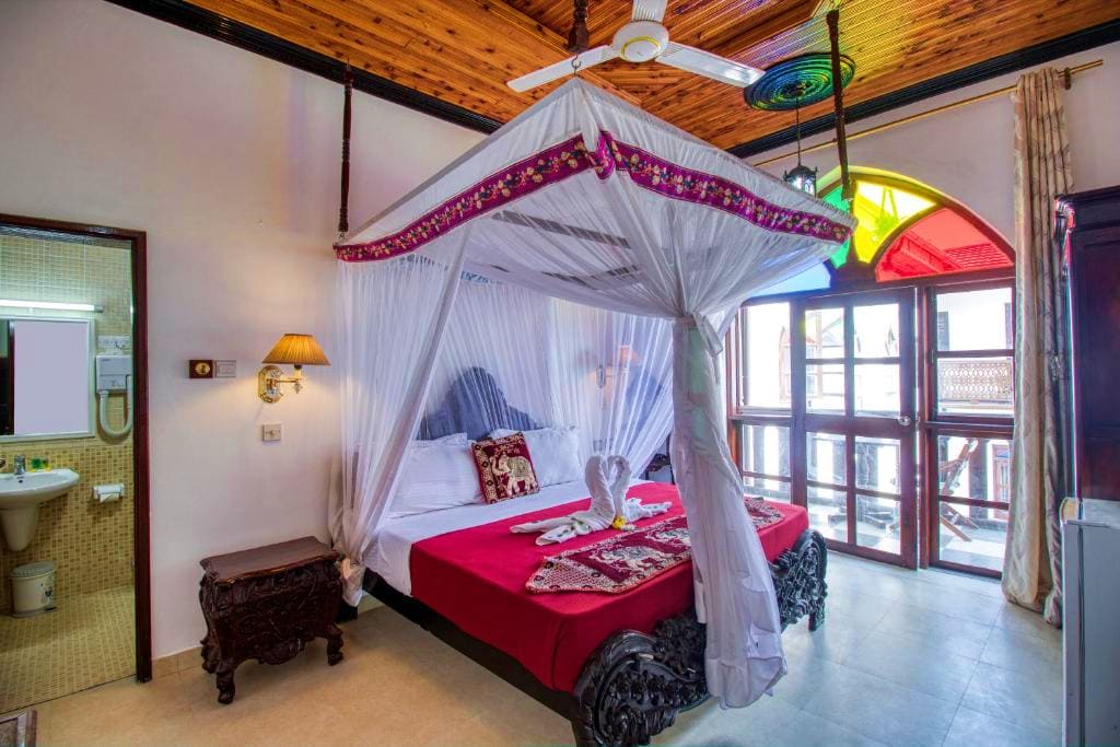 4* Tembo House Hotel or Similar