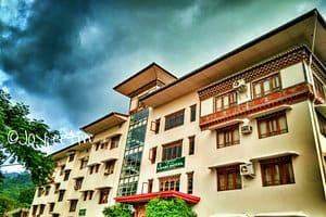 Phuetsolling: Gadhen Hotel