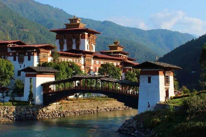 Journey from Thimphu to Paro Journey from Thimphu to Paro